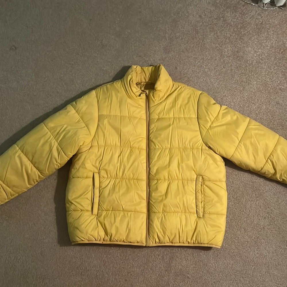 UNIVERSAL THREAD. Never worn, water resistant, mustard yellow puffer jacket. XXL